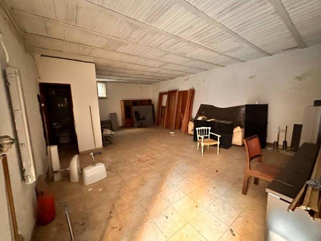 Locale Commerciale in vendita a Municipalità 2, Campania