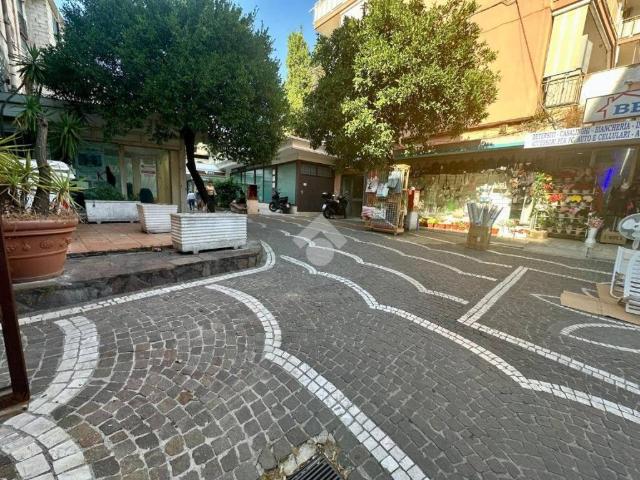 Locale Commerciale in vendita a Municipalità 7, Miano