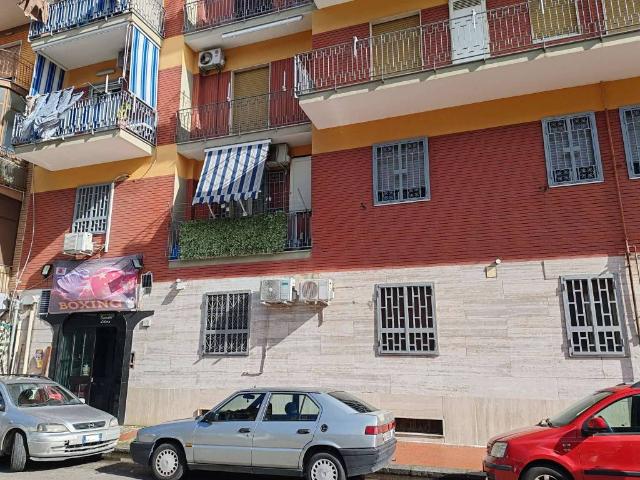 Locale Commerciale in vendita a Municipalità 7, Campania
