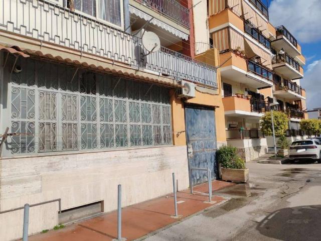 Locale Commerciale in vendita a Municipalità 7, Campania