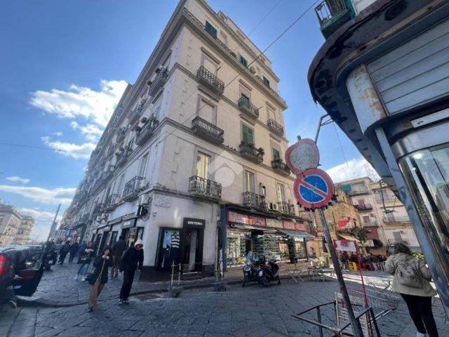 Locale Commerciale in vendita a Municipalità 2, Mercato