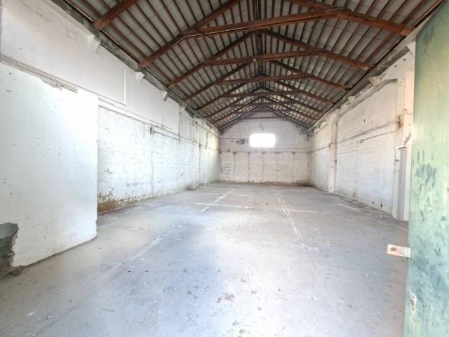 Locale Commerciale in vendita a Municipalità 6, Campania
