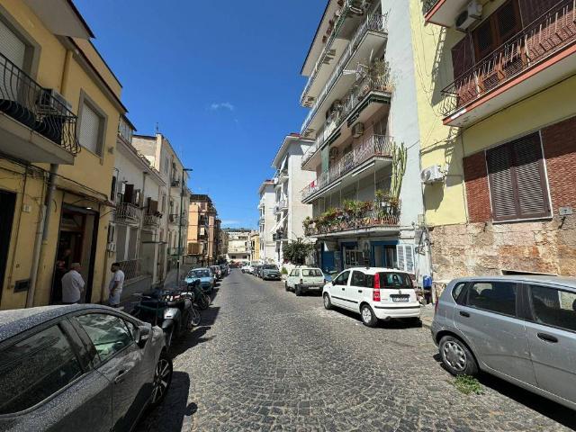 Locale Commerciale in vendita a Municipalità 10, Campania