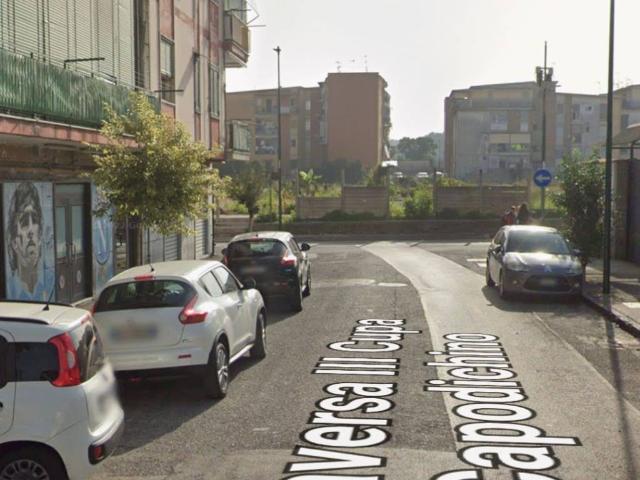 Locale Commerciale in vendita a Municipalità 7, Campania