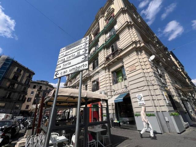 Locale Commerciale in vendita a Municipalità 2, Mercato