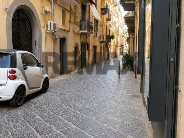 Locale Commerciale in vendita a Municipalità 2, Campania