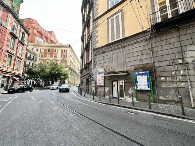 Locale Commerciale in vendita a Municipalità 1, Napola
