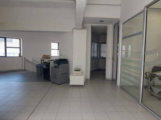 Locale Commerciale in vendita a Municipalità 6, San Giovanni A Teduccio