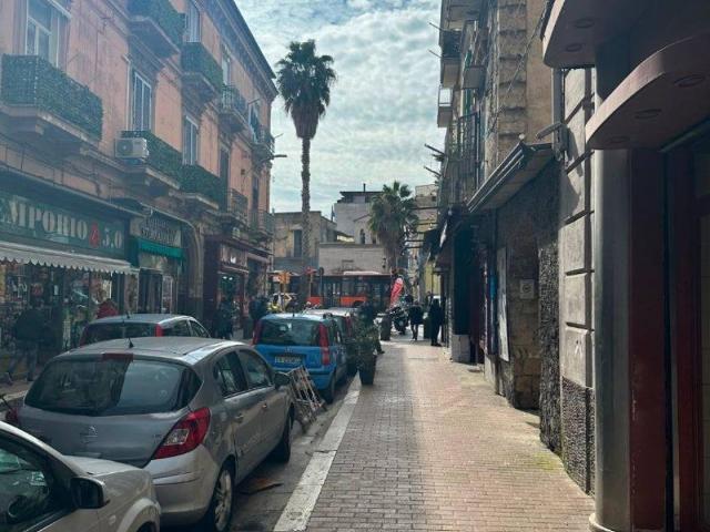 Locale Commerciale in vendita a Municipalità 7, Campania