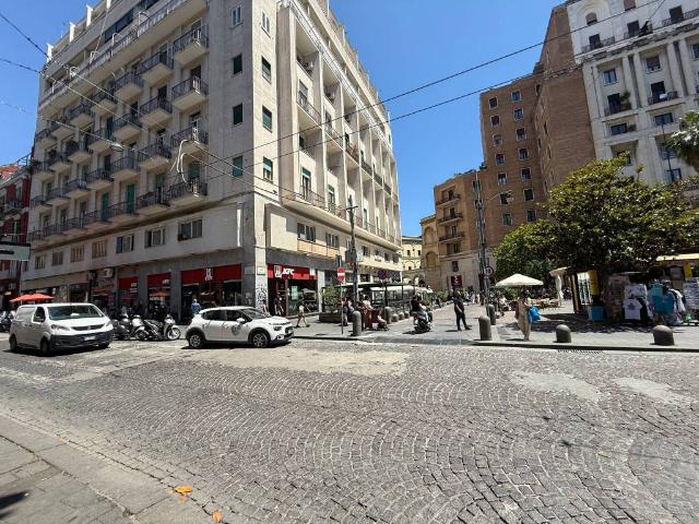 Locale Commerciale in vendita a Municipalità 2, Campania