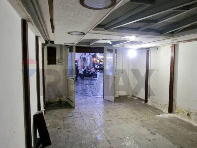 Locale Commerciale in vendita a Municipalità 2, Campania