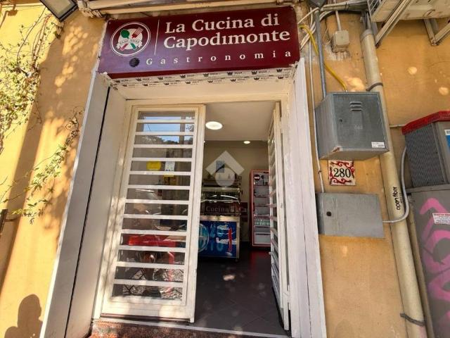 Locale Commerciale in vendita a Municipalità 3, Campania