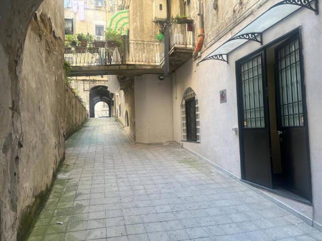 Locale Commerciale in vendita a Municipalità 4, Campania