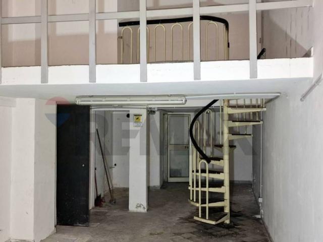 Locale Commerciale in vendita a Municipalità 2, Campania
