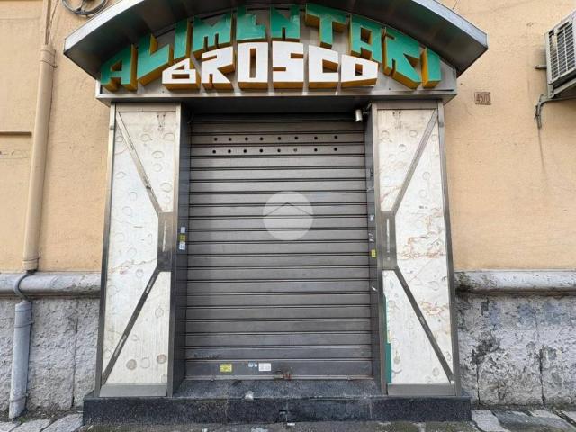 Locale Commerciale in vendita a Municipalità 4, Campania
