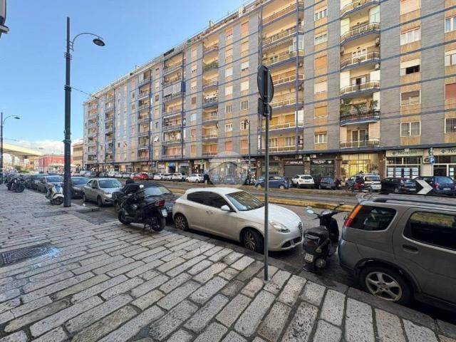 Locale Commerciale in vendita a Municipalità 4, Campania