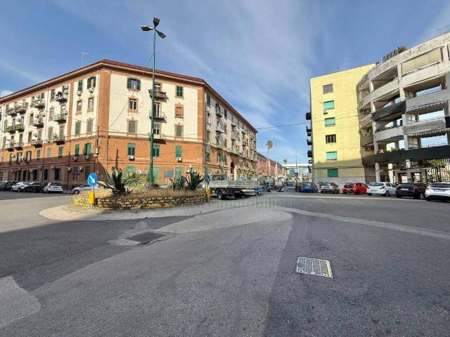 Locale Commerciale in vendita a Municipalità 4, Arenaccia