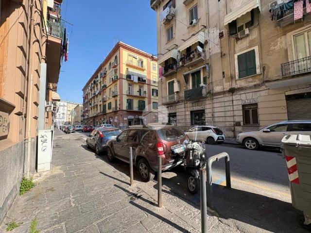 Locale Commerciale in vendita a Municipalità 4, Campania