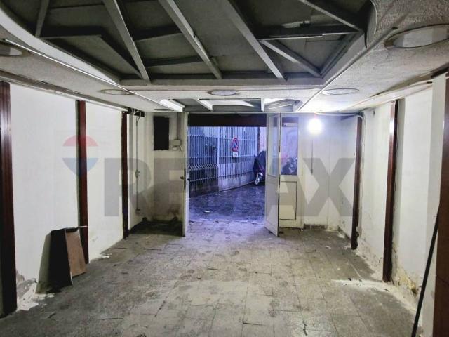 Locale Commerciale in vendita a Municipalità 2, Campania