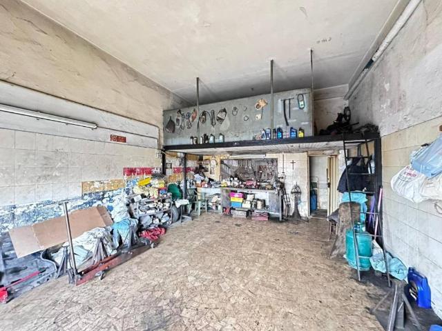 Locale Commerciale in vendita a Municipalità 7, Miano