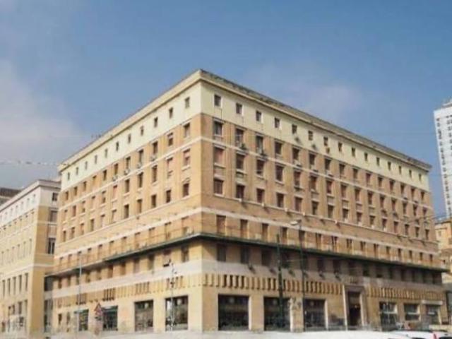 Locale Commerciale in vendita a Municipalità 2, Campania