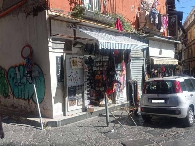 Locale Commerciale in vendita a Municipalità 2, Campania