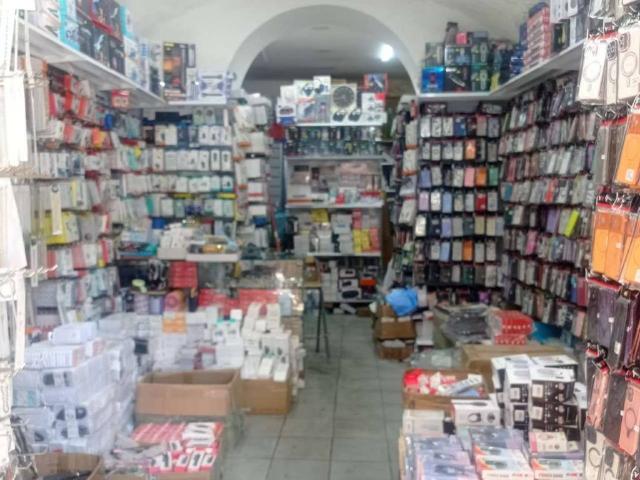 Locale Commerciale in vendita a Municipalità 2, Campania