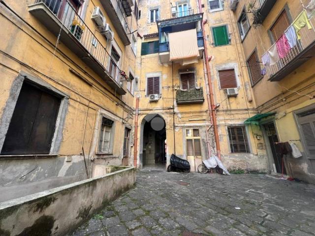 Locale Commerciale in vendita a Municipalità 4, Campania