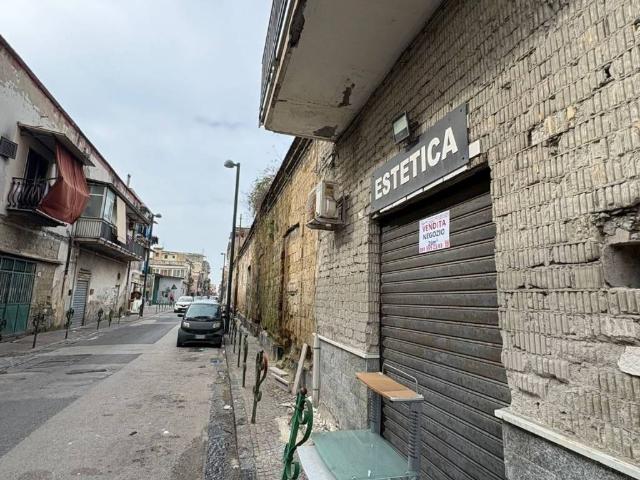 Locale Commerciale in vendita a Municipalità 6, Napola