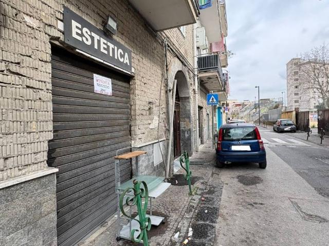 Locale Commerciale in vendita a Municipalità 6, San Giovanni A Teduccio