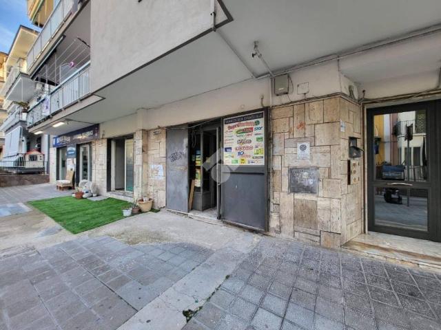 Locale Commerciale in vendita a Camaldoli, Pianura