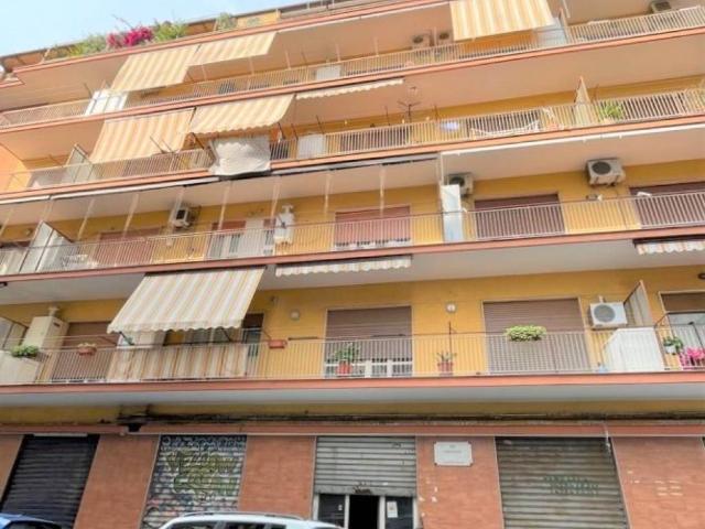 Locale Commerciale in vendita a Municipalità 7, Miano