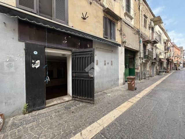 Locale Commerciale in vendita a Municipalità 6, Campania