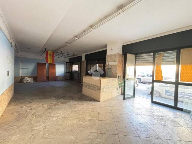 Locale Commerciale in vendita a Municipalità 7, Campania