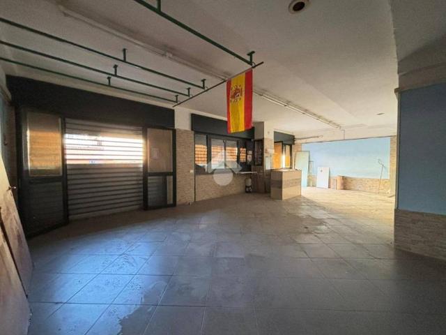 Locale Commerciale in vendita a Municipalità 7, Campania