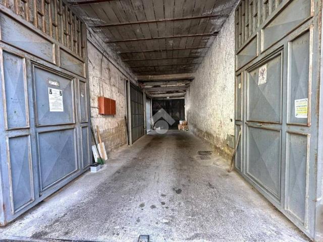 Locale Commerciale in vendita a Municipalità 7, Campania