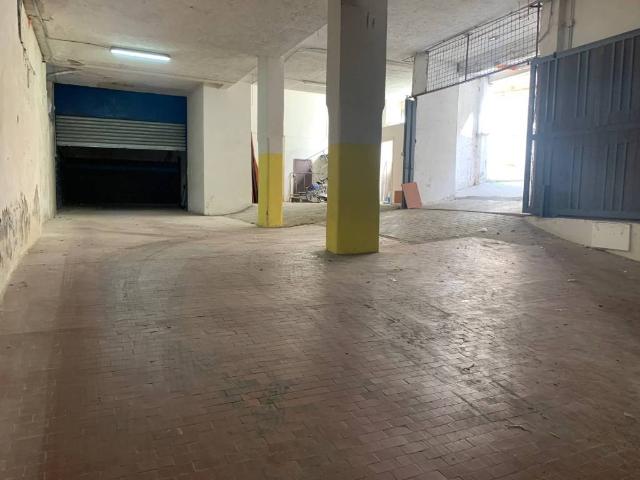 Locale Commerciale in vendita a Camaldoli, Campania