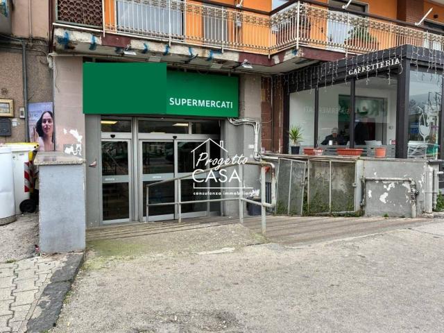 Locale Commerciale in vendita a Municipalità 6, Napola