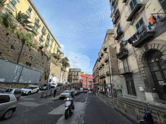 Locale Commerciale in vendita a Municipalità 2, Campania