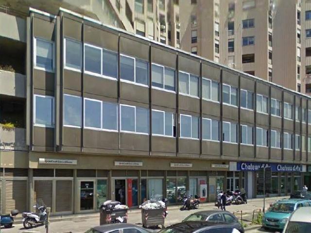 Locale Commerciale in vendita a Municipalità 2, Mercato