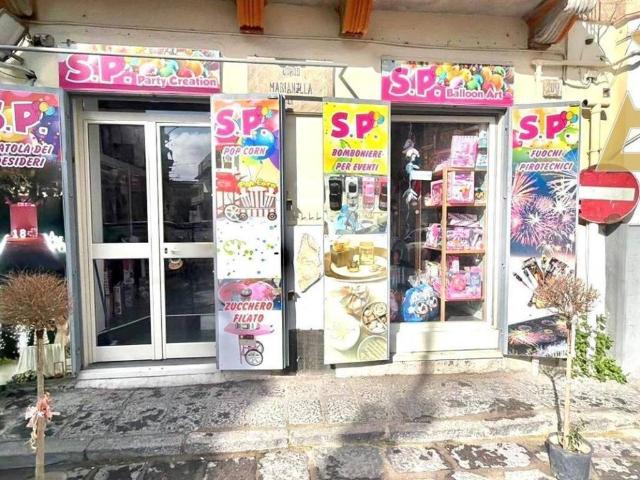 Locale Commerciale in vendita a Cupa Spinelli, Piscinola