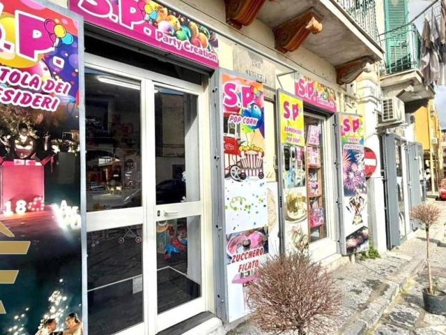 Locale Commerciale in vendita a Cupa Spinelli, Piscinola