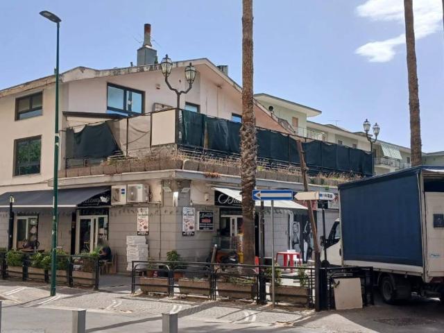 Locale Commerciale in vendita a Camaldoli, Pianura