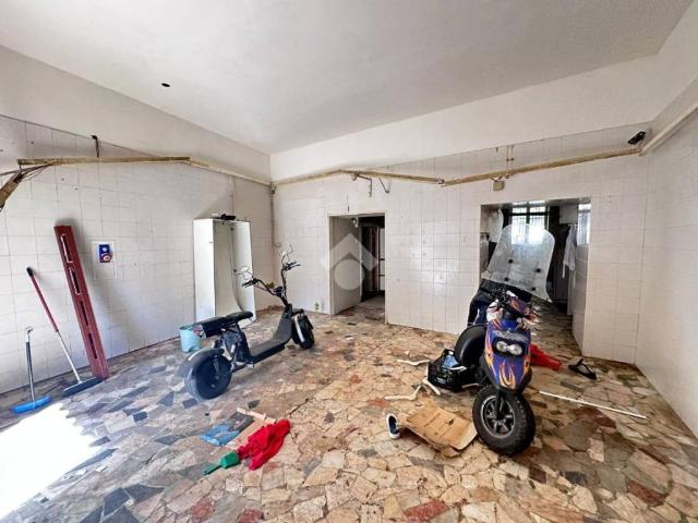 Locale Commerciale in vendita a Municipalità 7, Miano