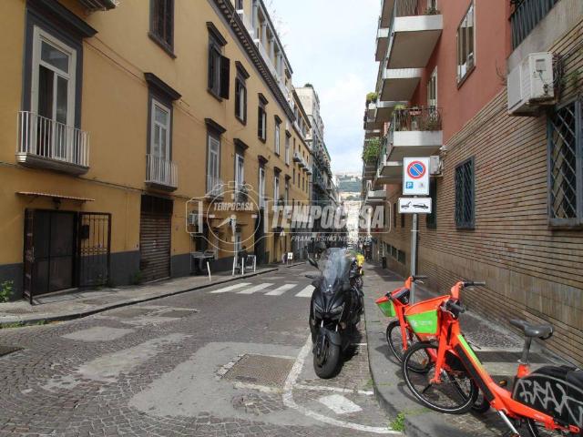 Locale Commerciale in vendita a Municipalità 1, Napola