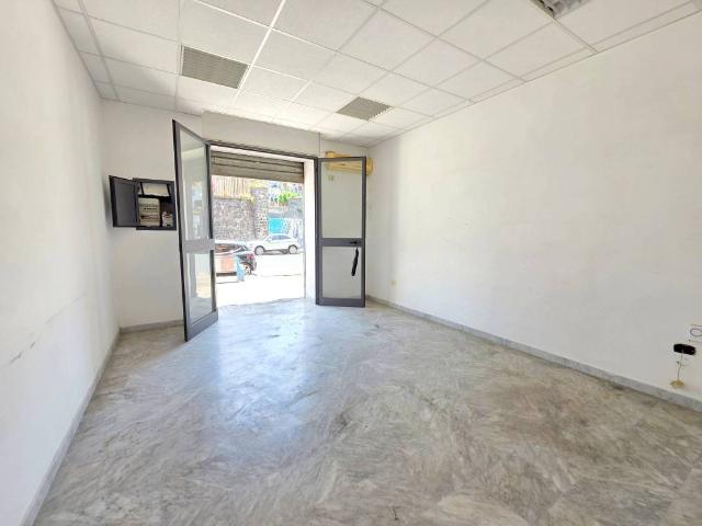 Locale Commerciale in vendita a Municipalità 6, Campania