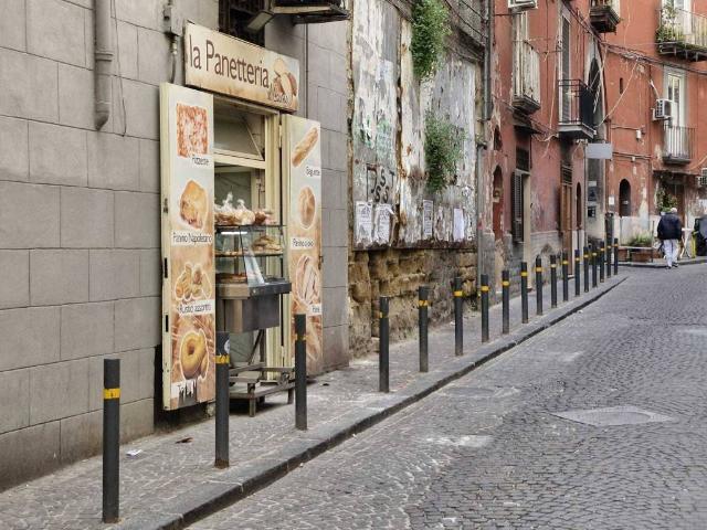 Locale Commerciale in vendita a Municipalità 2, Campania