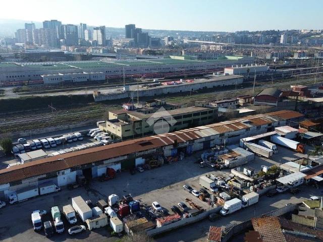 Locale Commerciale in vendita a Municipalità 6, Campania