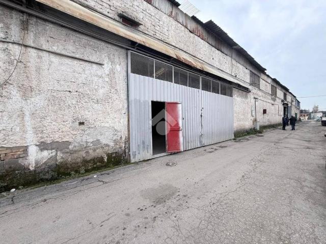 Locale Commerciale in vendita a Municipalità 6, Campania