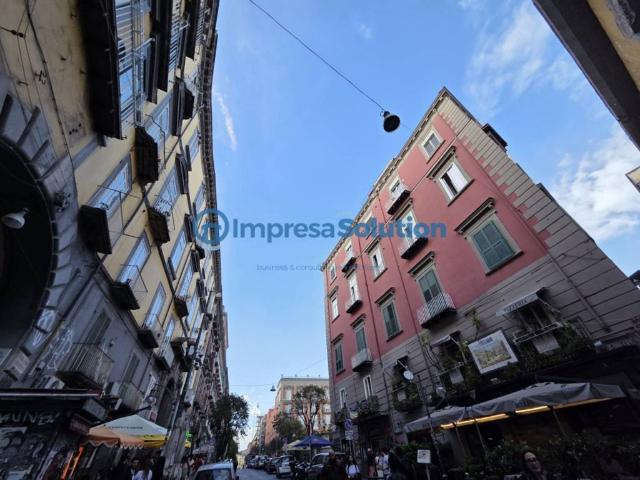 Locale Commerciale in vendita a Municipalità 2, Campania